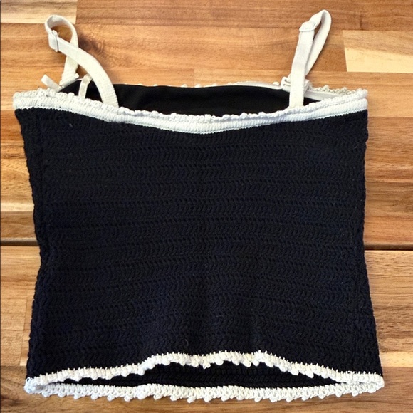 Abercrombie & Fitch Crochet Tube Top with removable strap. Black/white Small - Picture 6 of 6